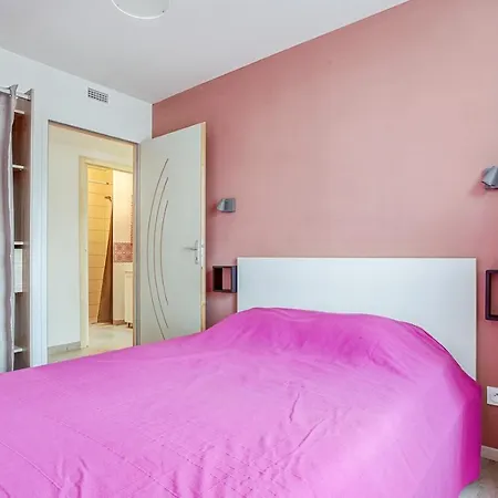Holiday home Pour 10 Personnes A Pied ! *