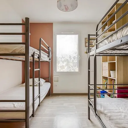 Holiday home Pour 10 Personnes A Pied !